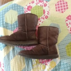 Brown short Uggs 9